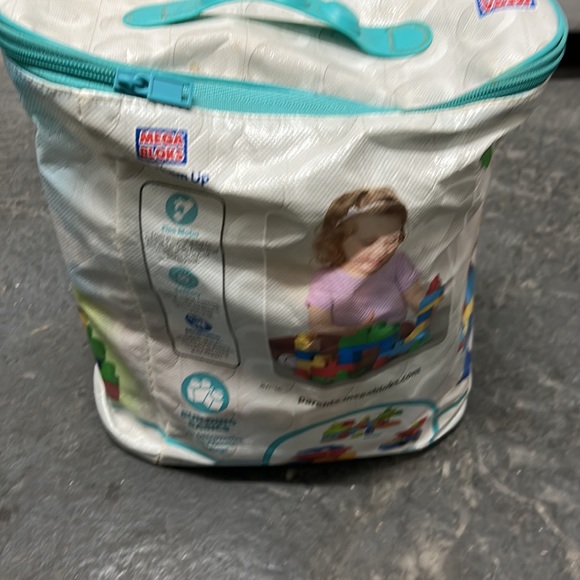 Mega Bloks plastic building blocks in original tote. Number of prices approx. - Picture 6 of 8